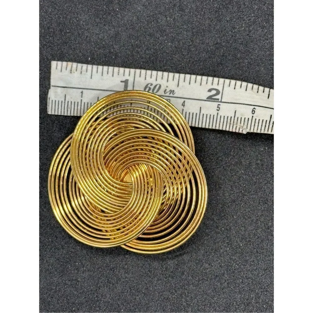 VINTAGE LOOKING Vtg C Catch Gold tone Wire Interlocking 3 Circle Brooch Pin GOOD